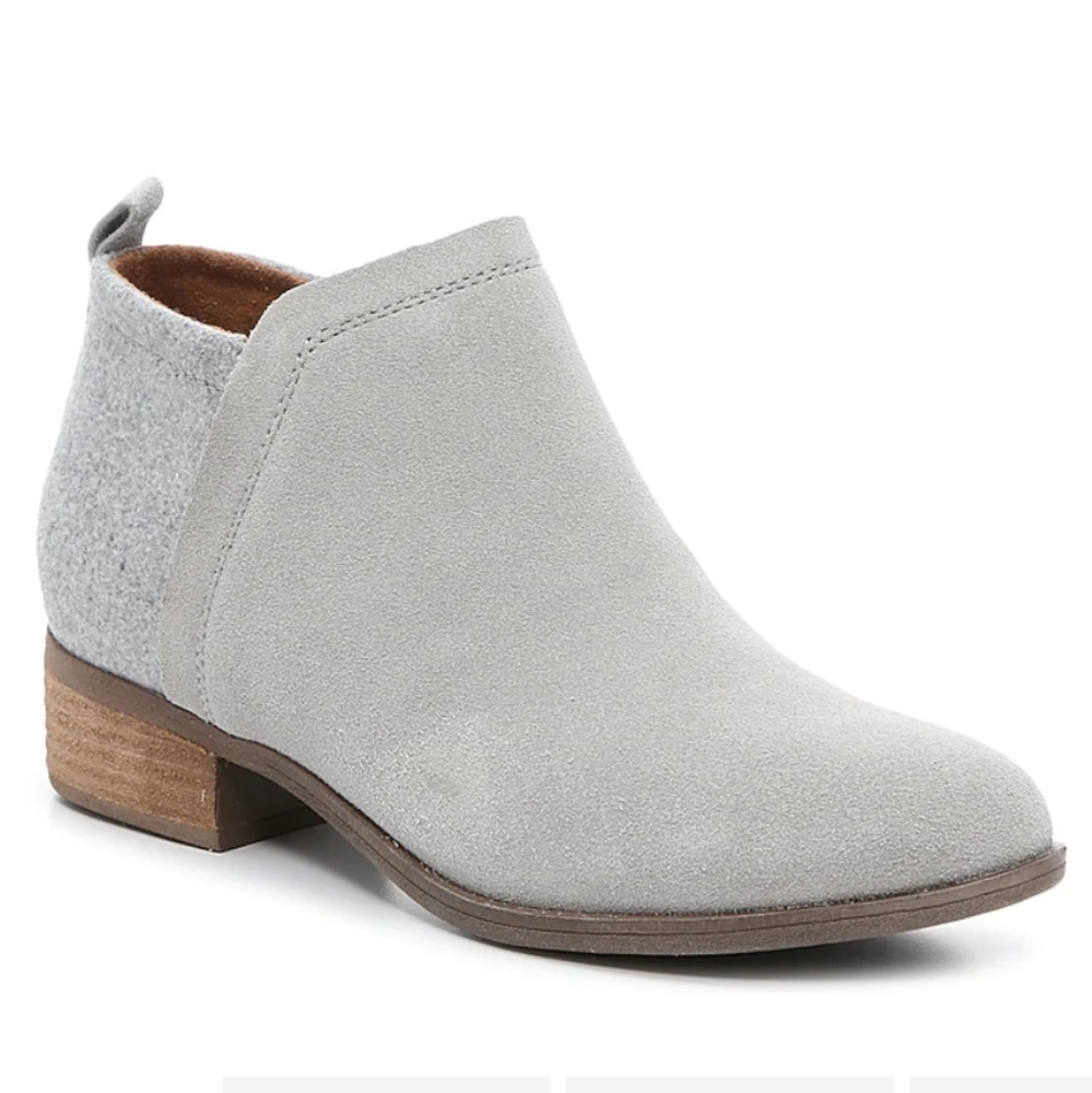Toms NWT Deia Gray Felt Suede Booties 7.5